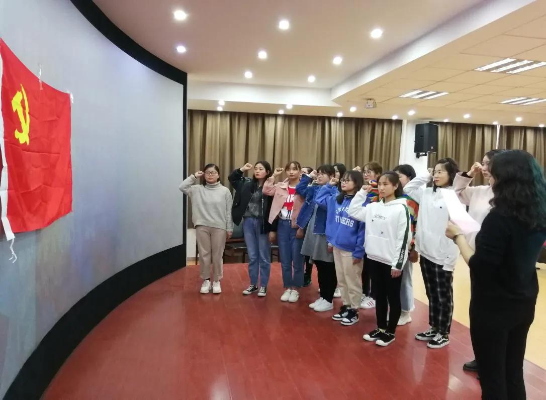 大學生怎樣才能成為一名黨員？