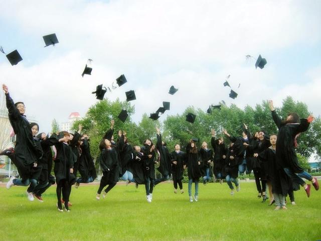 大學(xué)就業(yè)前景最看好的十大專業(yè)，土木工程第一，計(jì)算機(jī)專業(yè)僅第五