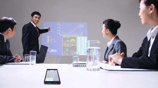 不能錯(cuò)過(guò)的幾款新奇特智能微投 最后這款國(guó)產(chǎn)投影手機(jī)簡(jiǎn)直逆天
