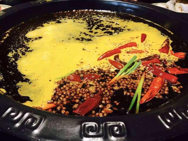 你絕對(duì)都吃過！鄭州這六家老牌火鍋店，傣妹佰人王太接地氣！