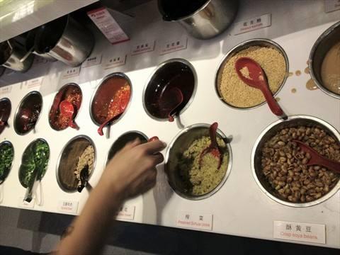 你絕對(duì)都吃過！鄭州這六家老牌火鍋店，傣妹佰人王太接地氣！